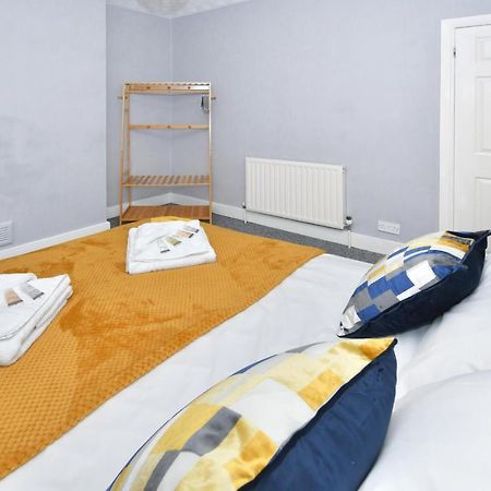 The Yellow Door By Avenew Management Serviced Accommodation Stoke-on-Trent Kültér fotó