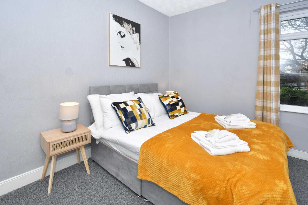 The Yellow Door By Avenew Management Serviced Accommodation Stoke-on-Trent Kültér fotó