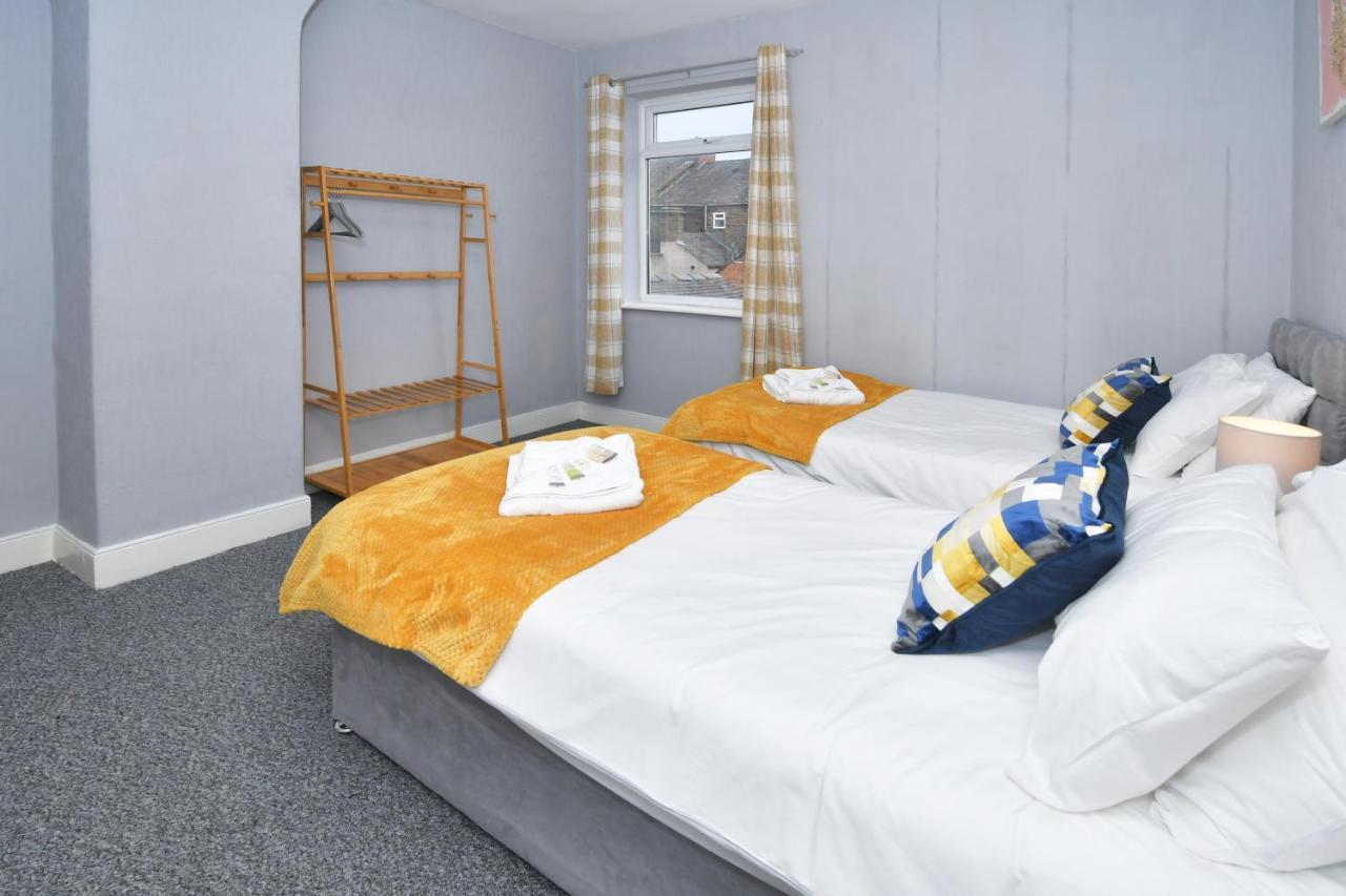 The Yellow Door By Avenew Management Serviced Accommodation Stoke-on-Trent Kültér fotó