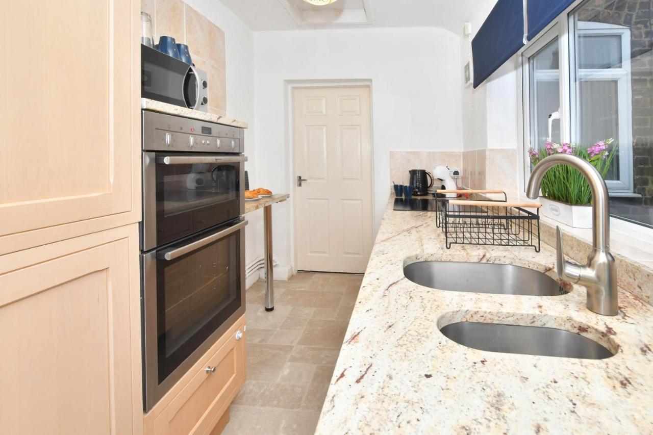 The Yellow Door By Avenew Management Serviced Accommodation Stoke-on-Trent Kültér fotó
