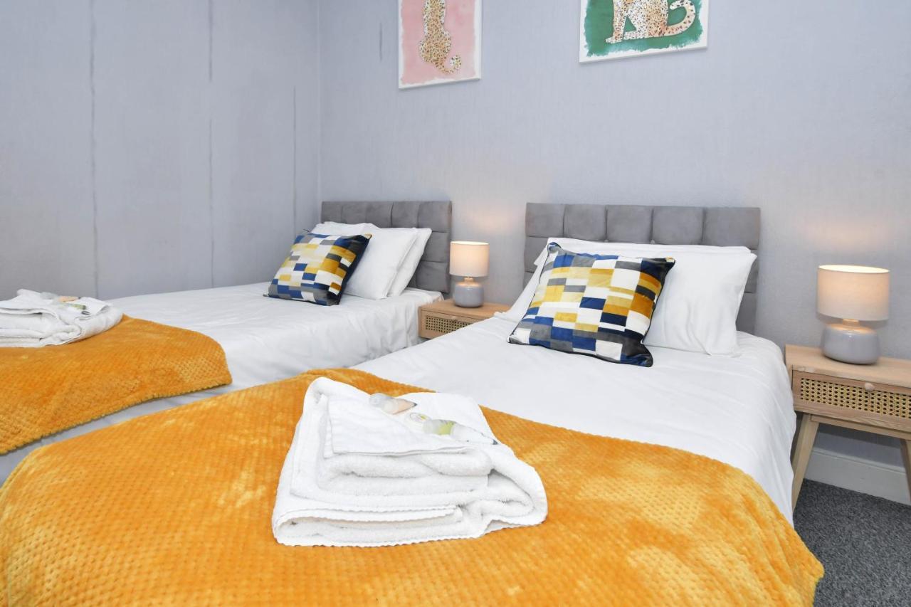 The Yellow Door By Avenew Management Serviced Accommodation Stoke-on-Trent Kültér fotó