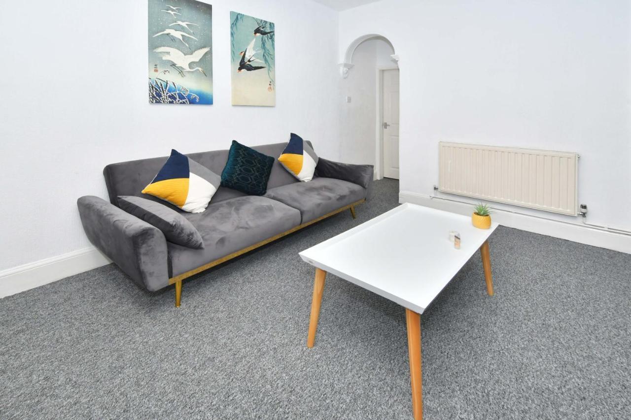 The Yellow Door By Avenew Management Serviced Accommodation Stoke-on-Trent Kültér fotó