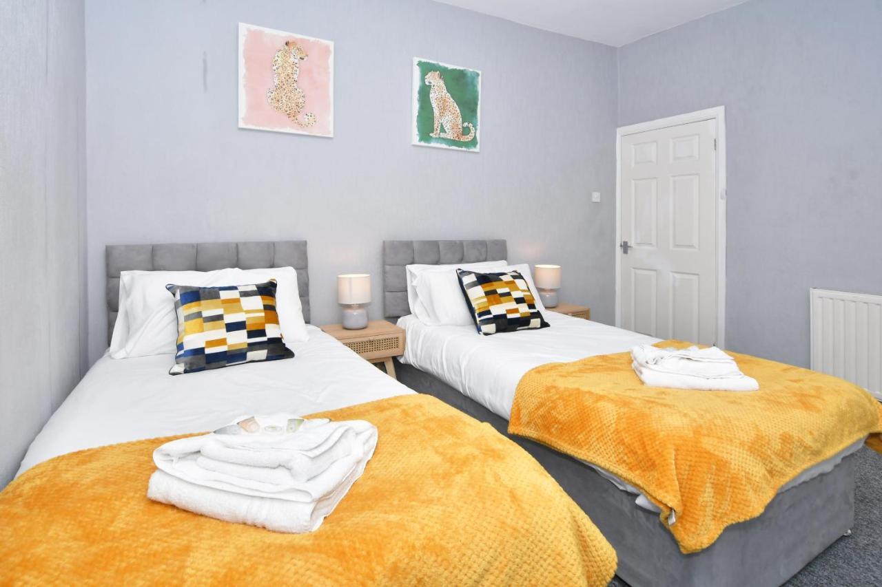 The Yellow Door By Avenew Management Serviced Accommodation Stoke-on-Trent Kültér fotó