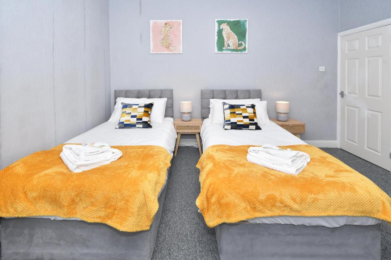 The Yellow Door By Avenew Management Serviced Accommodation Stoke-on-Trent Kültér fotó