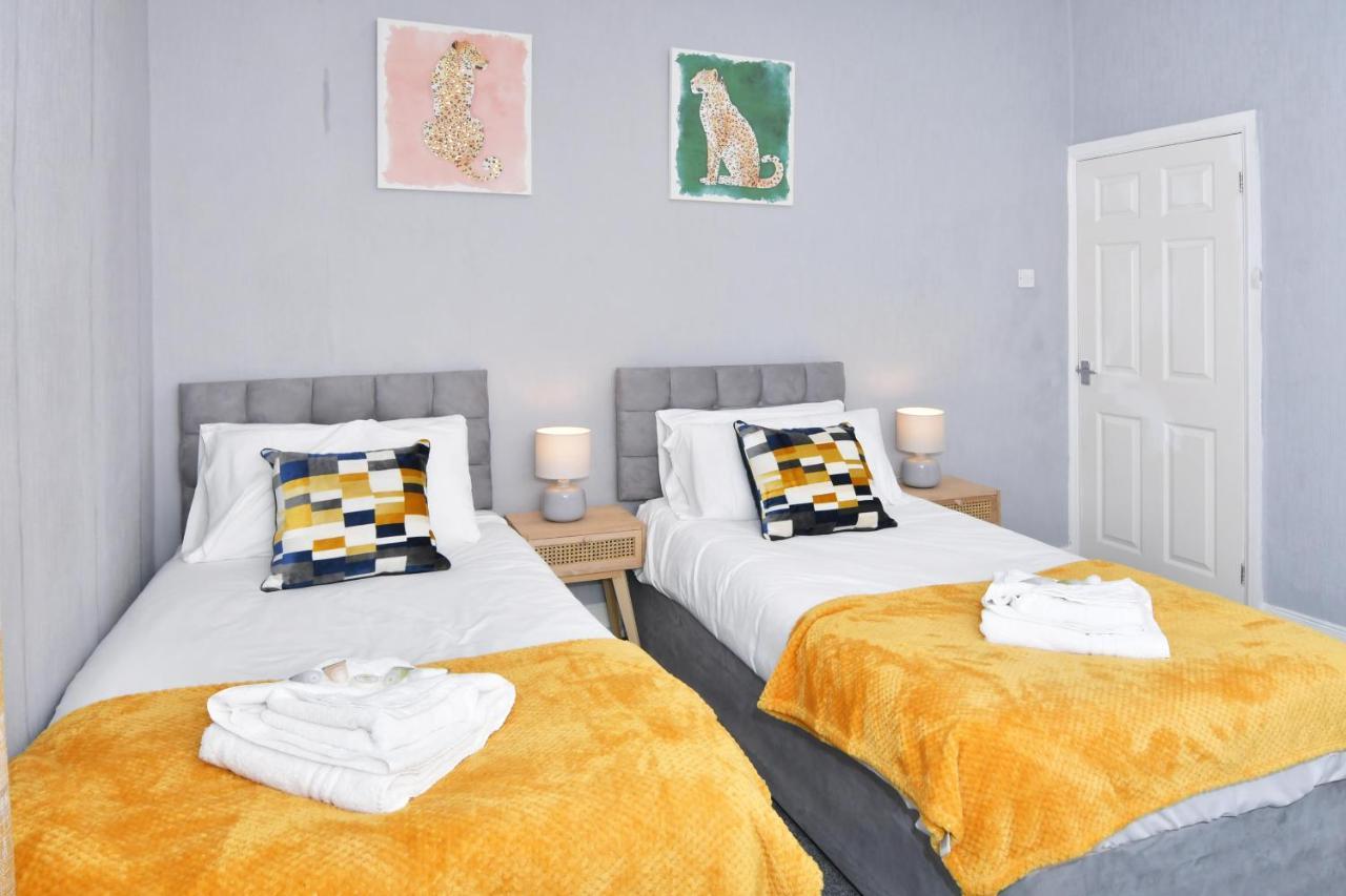 The Yellow Door By Avenew Management Serviced Accommodation Stoke-on-Trent Kültér fotó