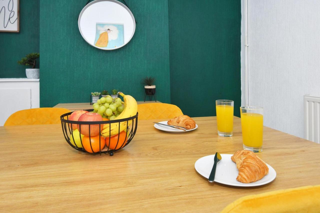 The Yellow Door By Avenew Management Serviced Accommodation Stoke-on-Trent Kültér fotó