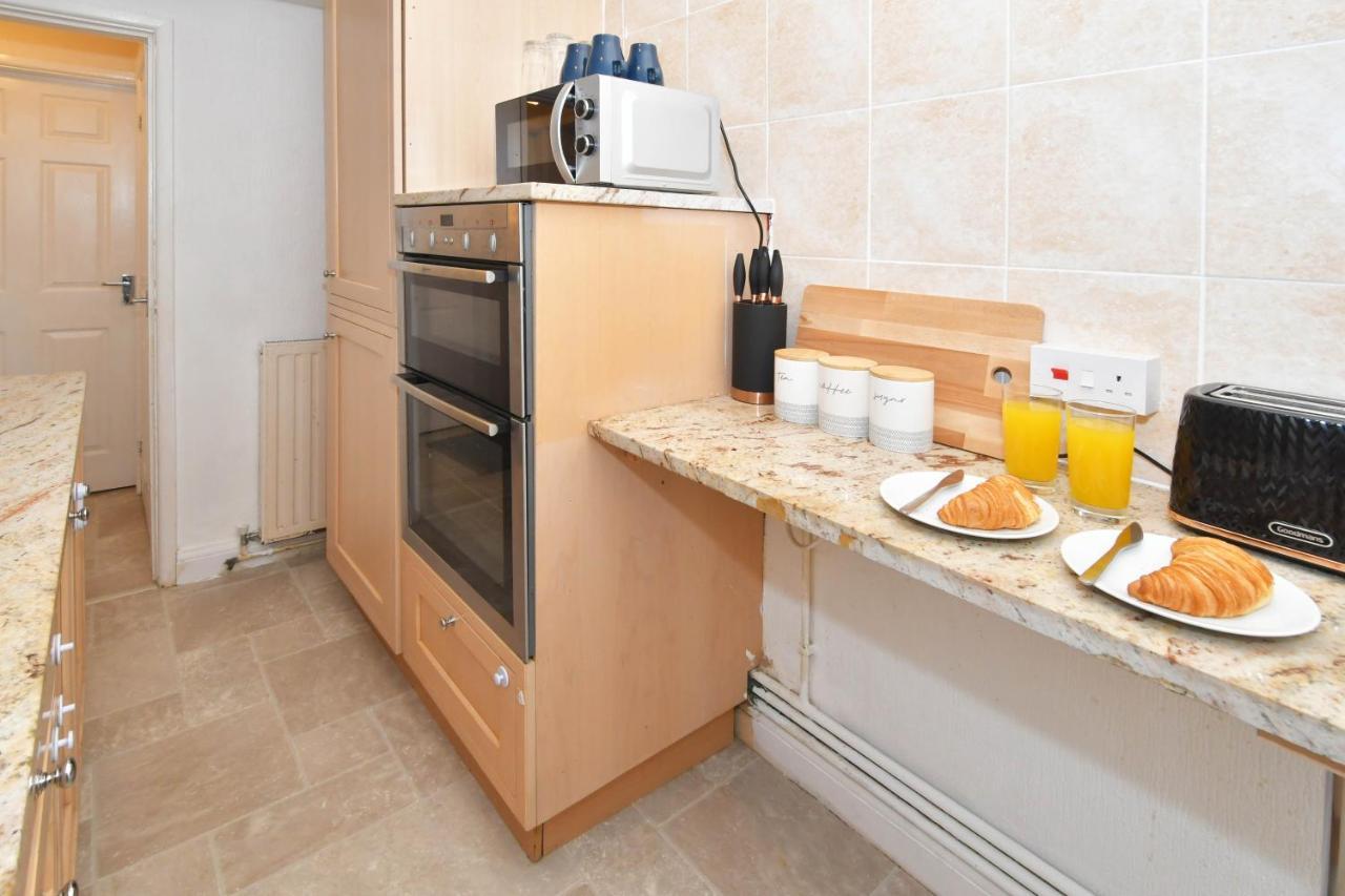The Yellow Door By Avenew Management Serviced Accommodation Stoke-on-Trent Kültér fotó