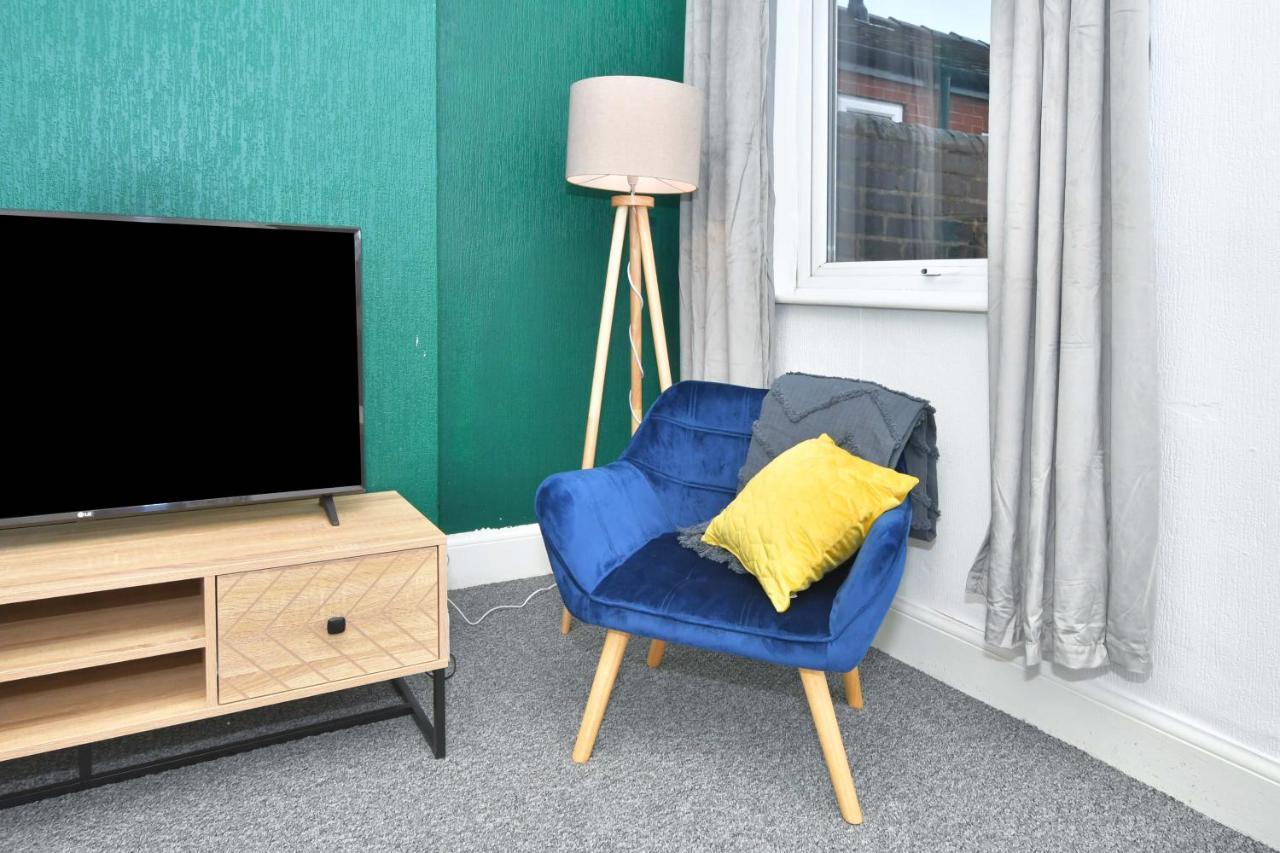 The Yellow Door By Avenew Management Serviced Accommodation Stoke-on-Trent Kültér fotó